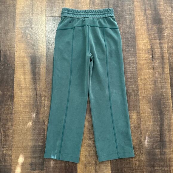 Lululemon Softstreme High-Rise Straight-Leg Cropped Pant Size 2 - Picture 5 of 10